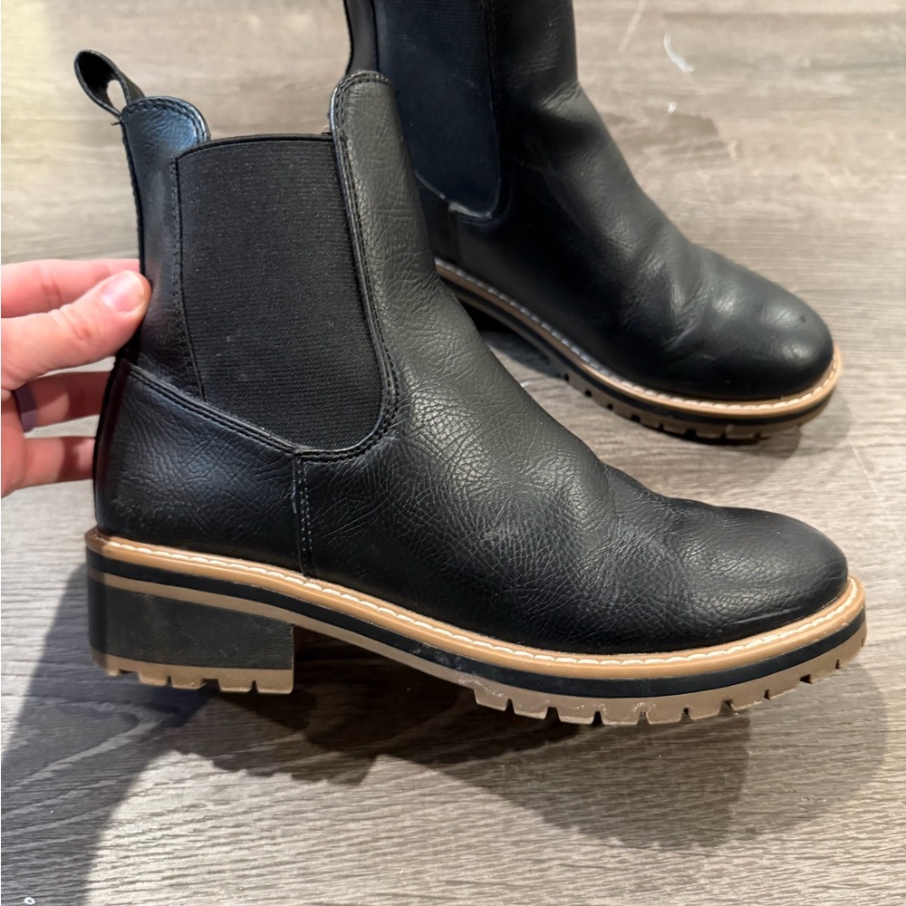 Kensie Black Ankle Boots with Tan Sole